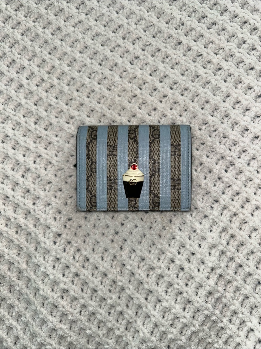 Gucci EUC wallet with COA